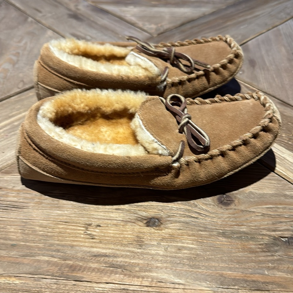 NWOT L.L. Bean Kids Size 3 Tan Suede Wicked GoodMoccasin Shearling Slippers